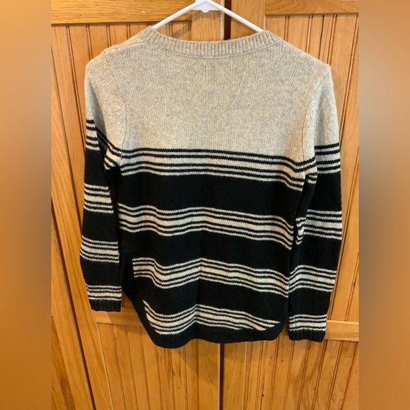 Croft & Barrow Women's Crewneck Sweater in Black and Cream - Picture 2 of 2
